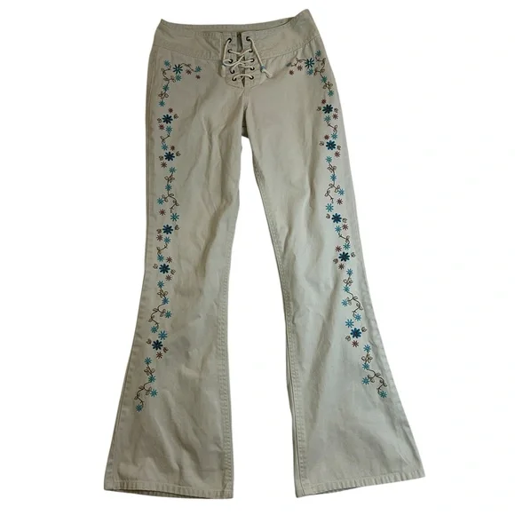 ⭐️SOLD⭐️ Y2K Festival Fairy Mudd Lace-Up Low Rise Floral Embroidered Flare Jeans - Picture 2 of 16